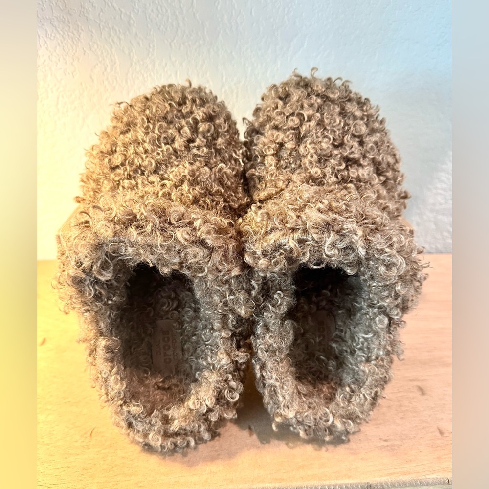 Crocs New! Classic Doodle Fur Lined Clog In Sepia Juniors/Youth Sz 2 Slip Ons - Picture 4 of 11